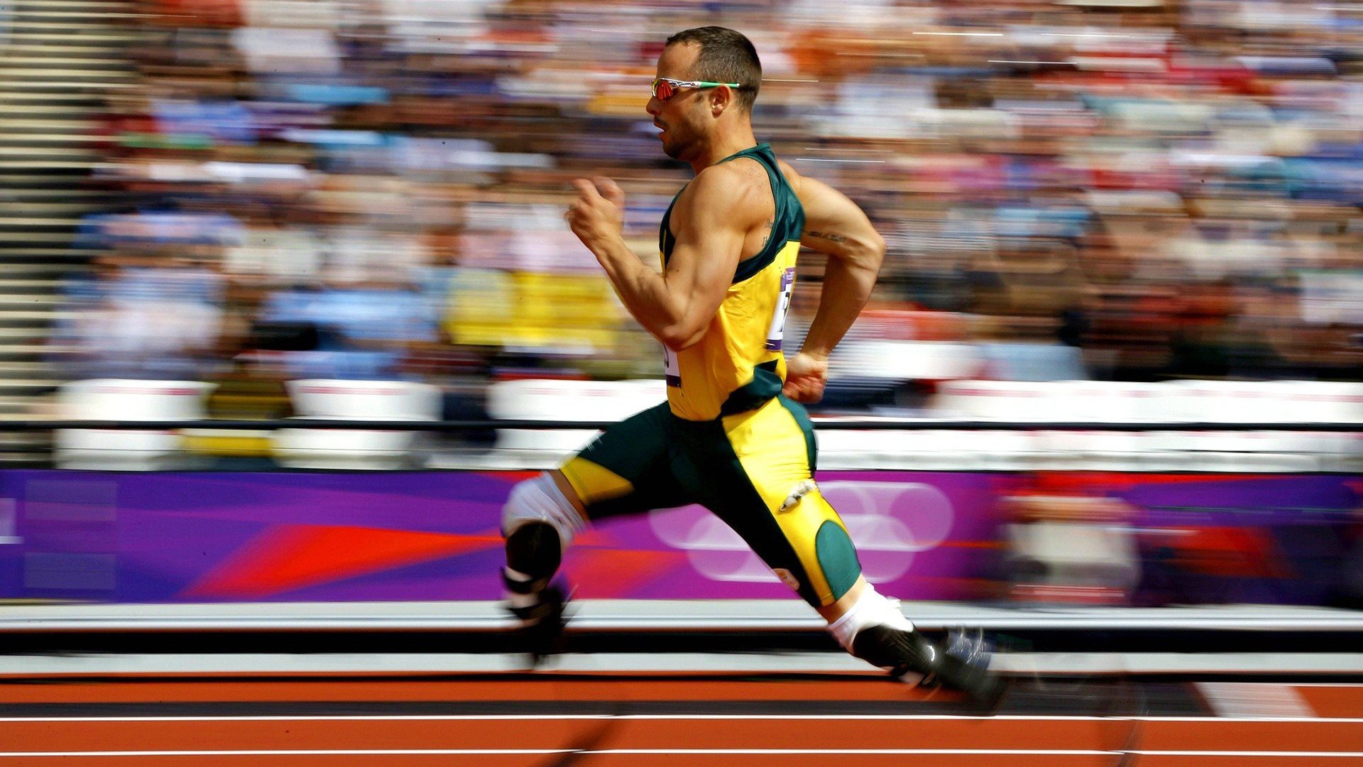 百米飞人巅峰对决 新星闪耀打破十年纪录