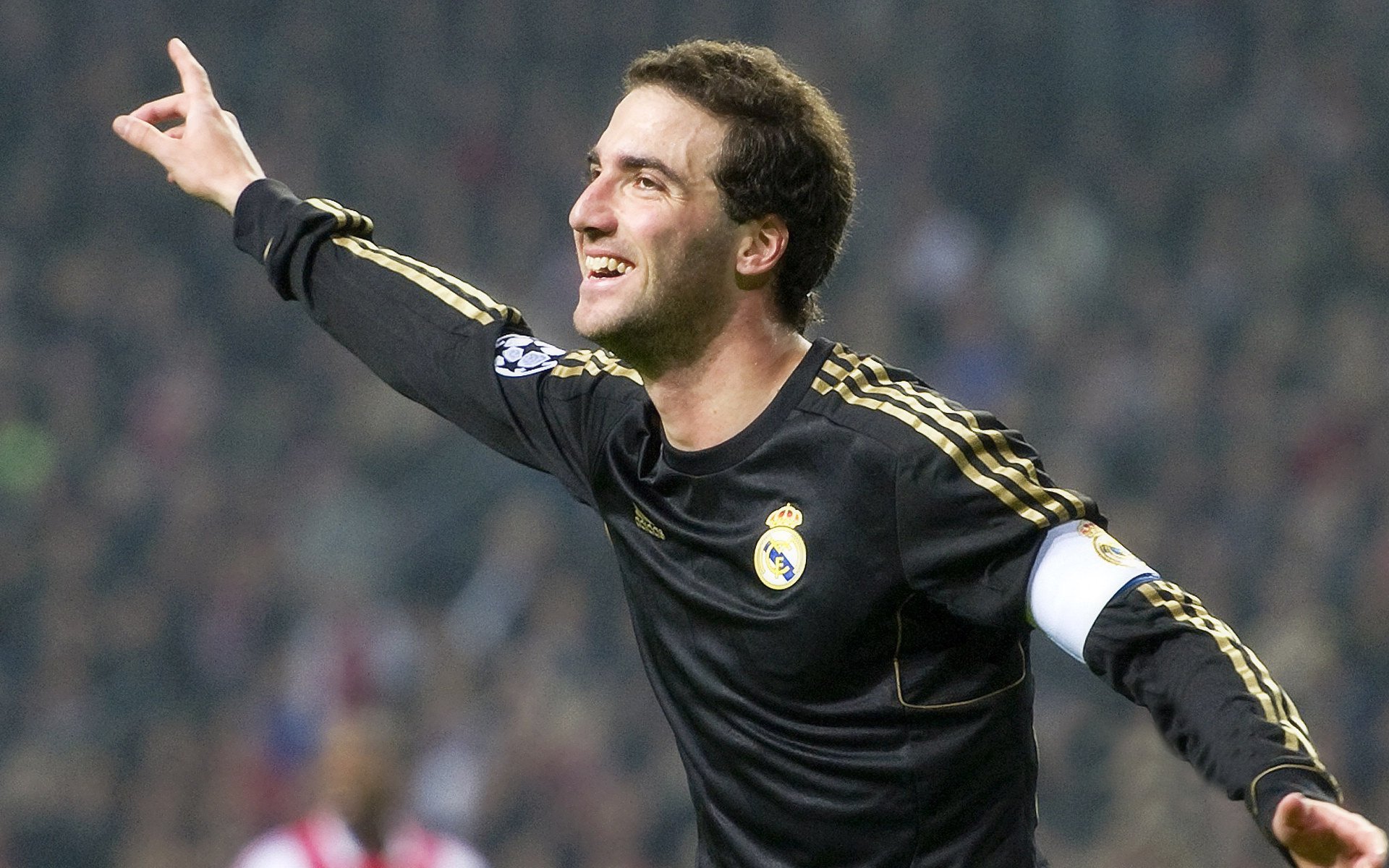 中国冰壶队世锦赛表现亮眼 新生代选手展现强劲实力